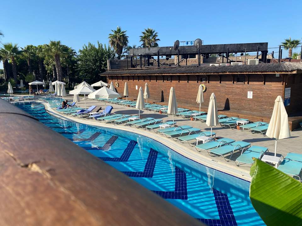 Pool Saturn Palace Resort Hotel