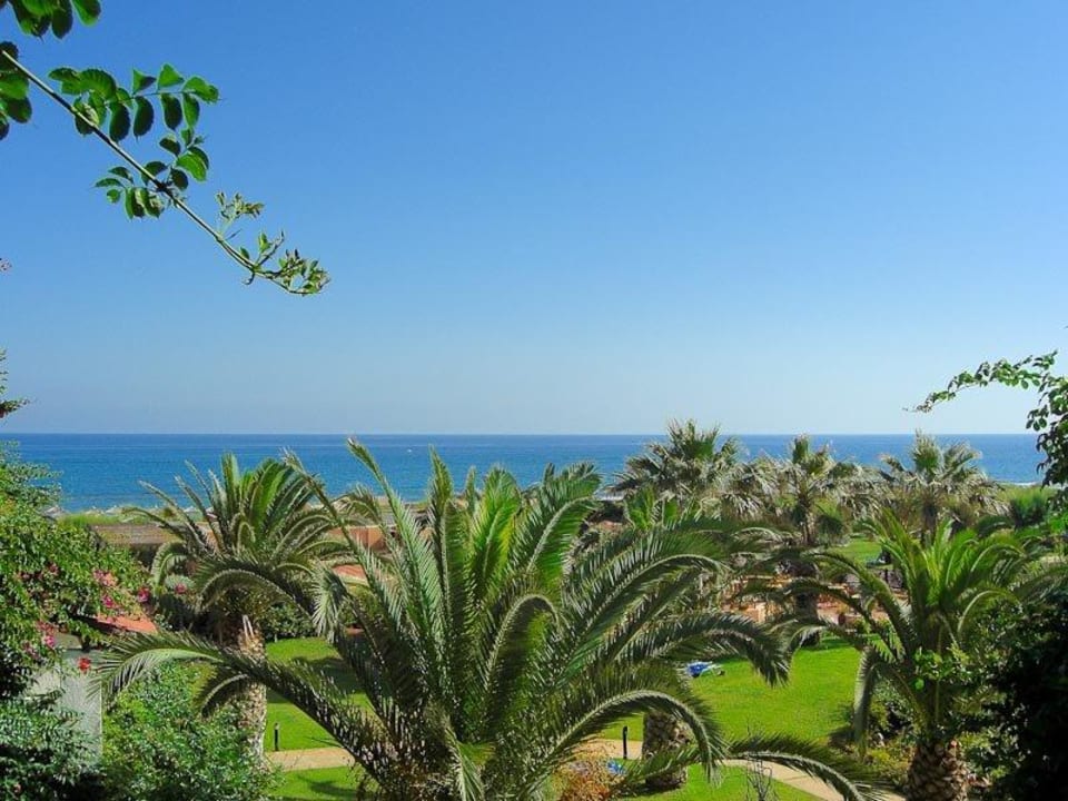 Ausblick von der Dachterrasse Anissa Beach & Village