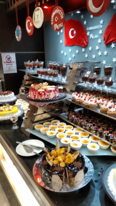 Kuchenbuffet Limak Lara Deluxe Hotel & Resort