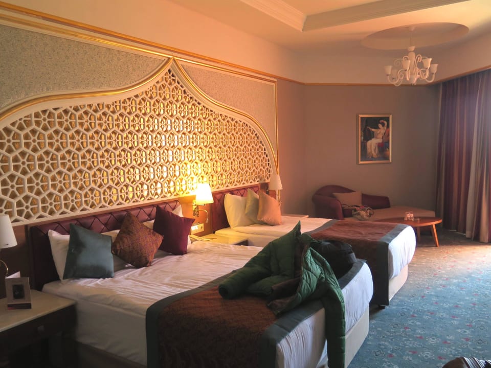 3 Betten Royal Taj Mahal Hotel