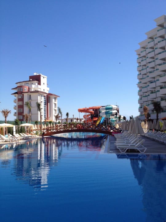 Бассейн Wyndham Garden Lara