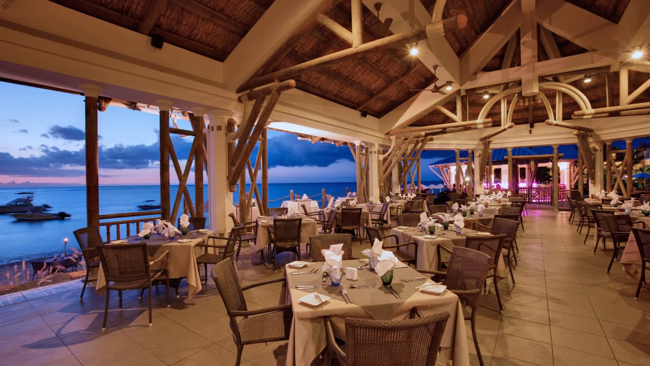 Horizon restaurant  Pearle Beach Resort & Spa