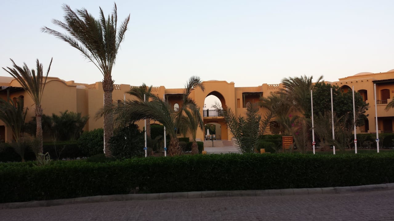 Haupteingang Three Corners Rihana Resort Deluxe