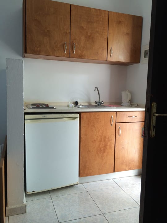 Stark abgenützte Küche Nest Apartments