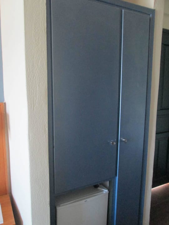 Die kleinsta Schrank, was ich im einen Hotel gesehen Domes Aulus Elounda All-Inclusive Resort, Curio Collection by Hilton