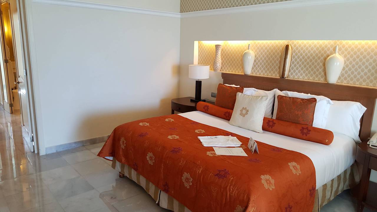 Das große bequeme Doppelbett JOIA Paraiso by Iberostar