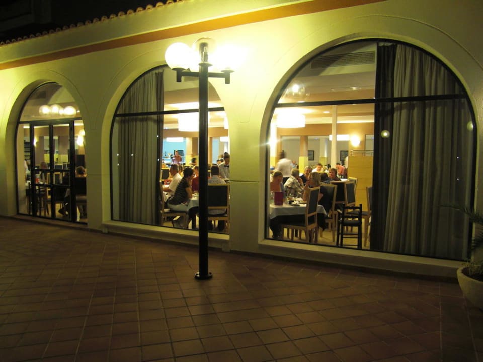 Blick in den großen Speisesaal blau punta reina