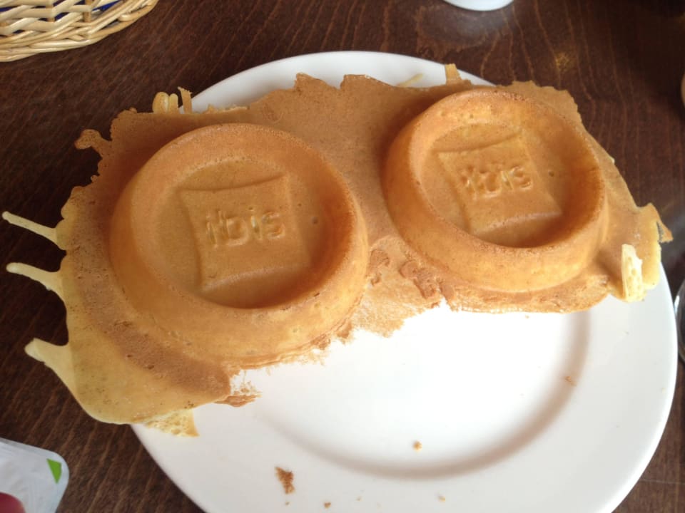 Waffel mit Hotel-Logo ibis Hotel Brügge Centrum