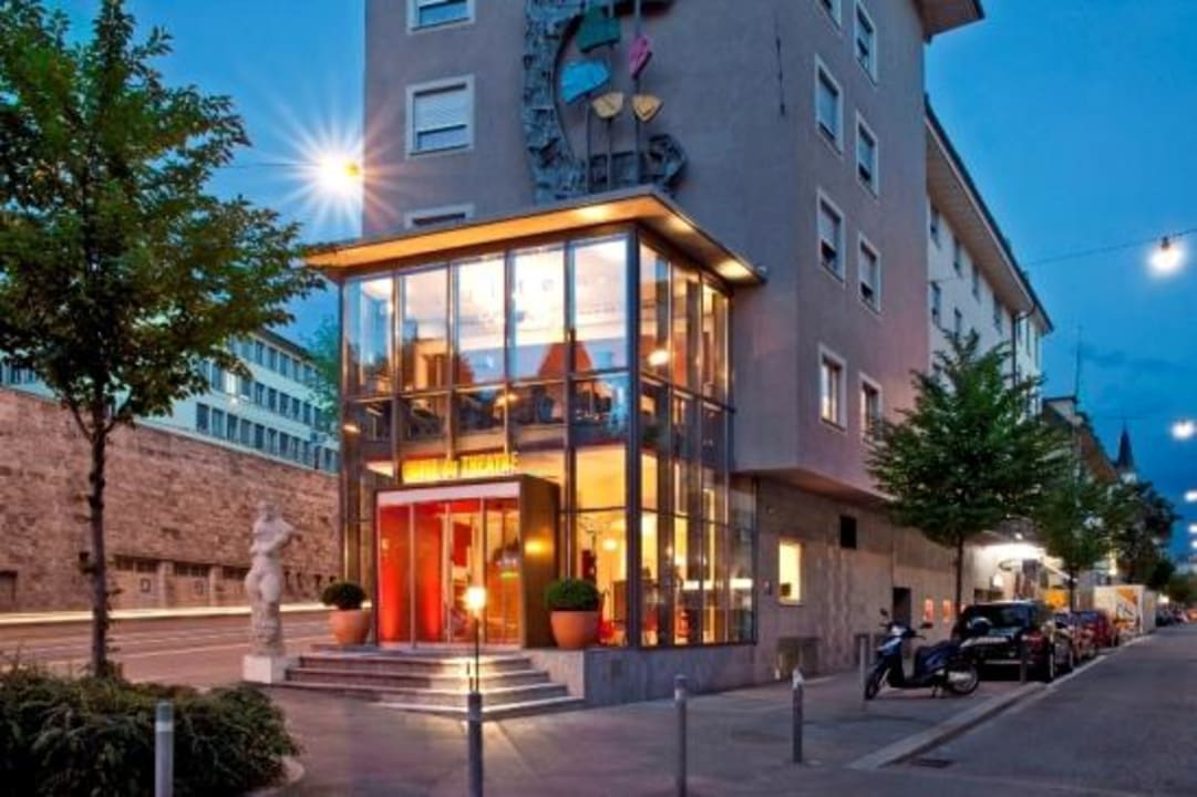 Hotel du Théâtre Aussenansicht bei Nacht Hotel du Théâtre By Fassbind