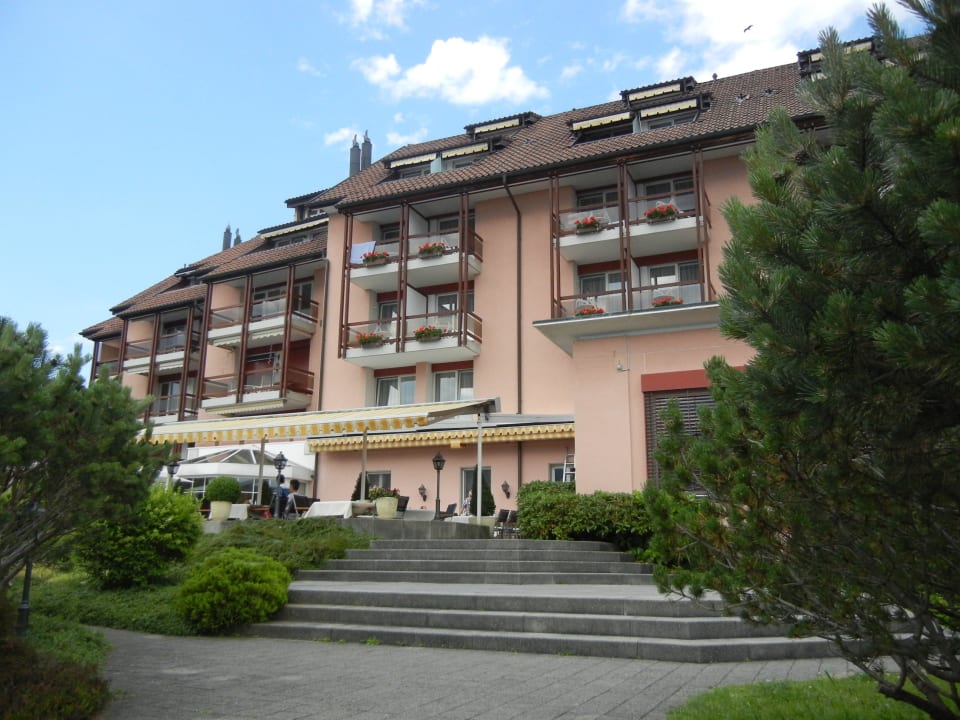 Blick auf das Hotel von der Seeseite Seehotel Kastanienbaum