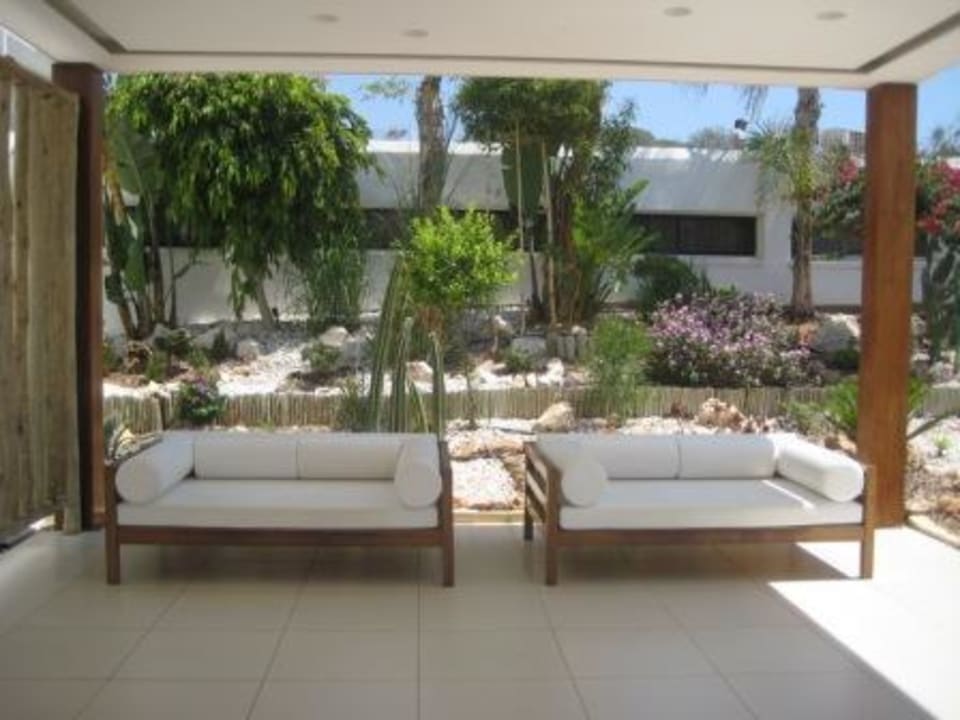 Haupteingang Napa Mermaid Hotel & Suites