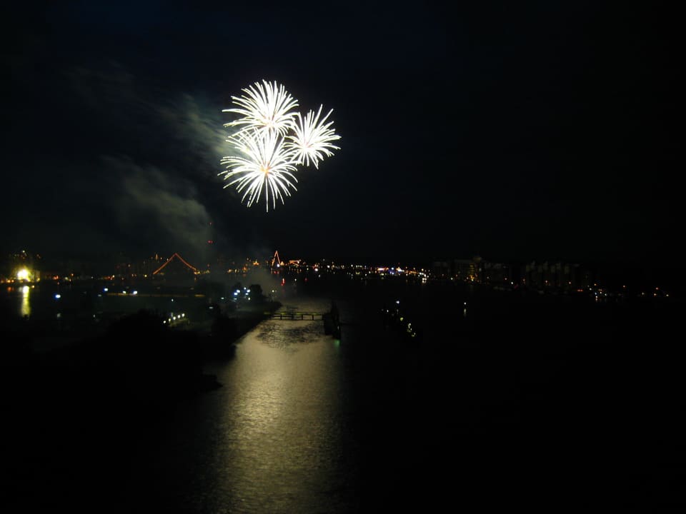 Abschlussfeuerwerk zum 40. Wochende an der Jade ATLANTIC Hotel Wilhelmshaven
