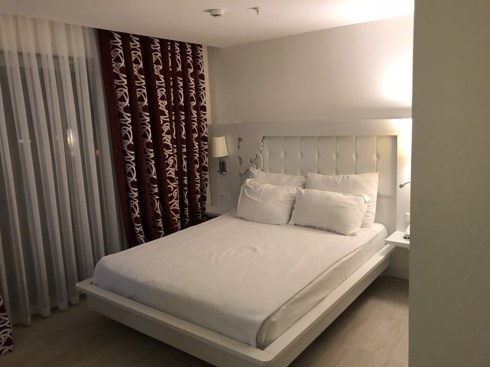 Zimmer Laguna Beach Alya Resort & Spa Hotel