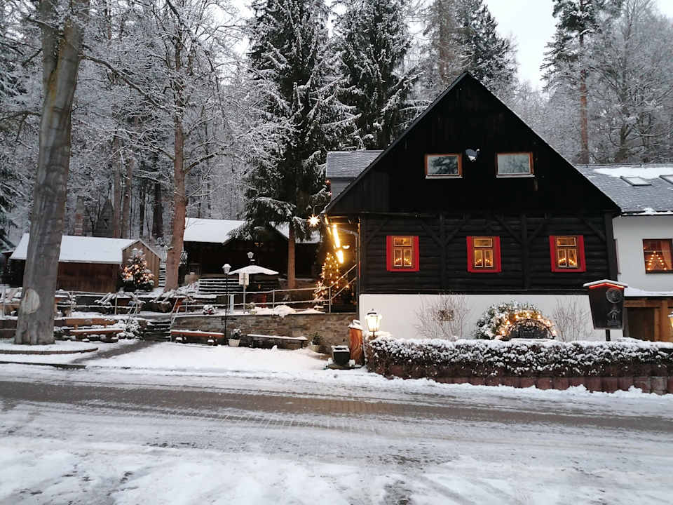 Außenansicht Hotel & Restaurant Köhlerhütte - Fürstenbrunn