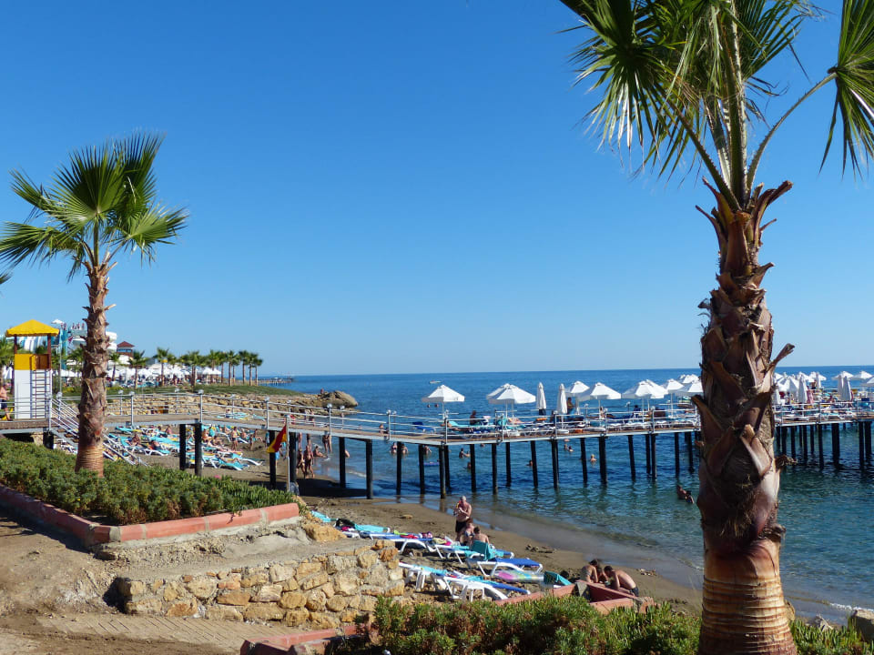 Badesteg in Dreizackform Vikingen Infinity Resort & Spa