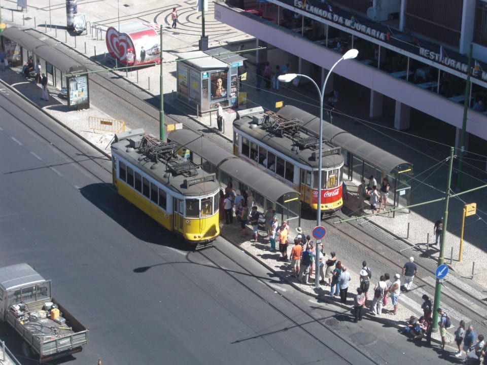 Haltestelle der Straßenbahn Nr. 28 Hotel Mundial