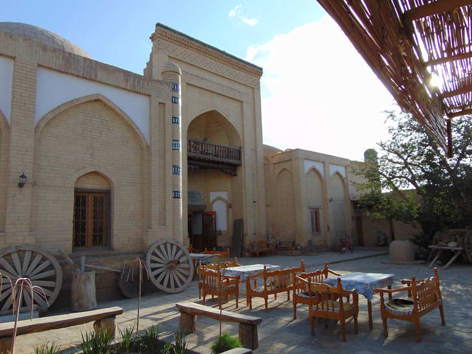 Außenansicht Madrasah Polvon-Qori Boutique