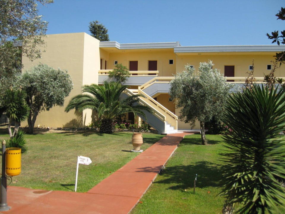 Garten/Nebengebäude/Zimmer Hotel Golden Odyssey