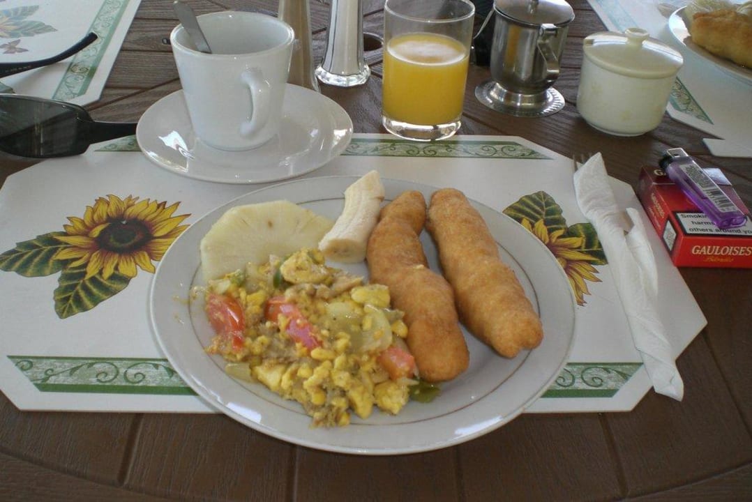 Jamaikanisches Frühstück in der Beach Bar Hotel White Sands Negril