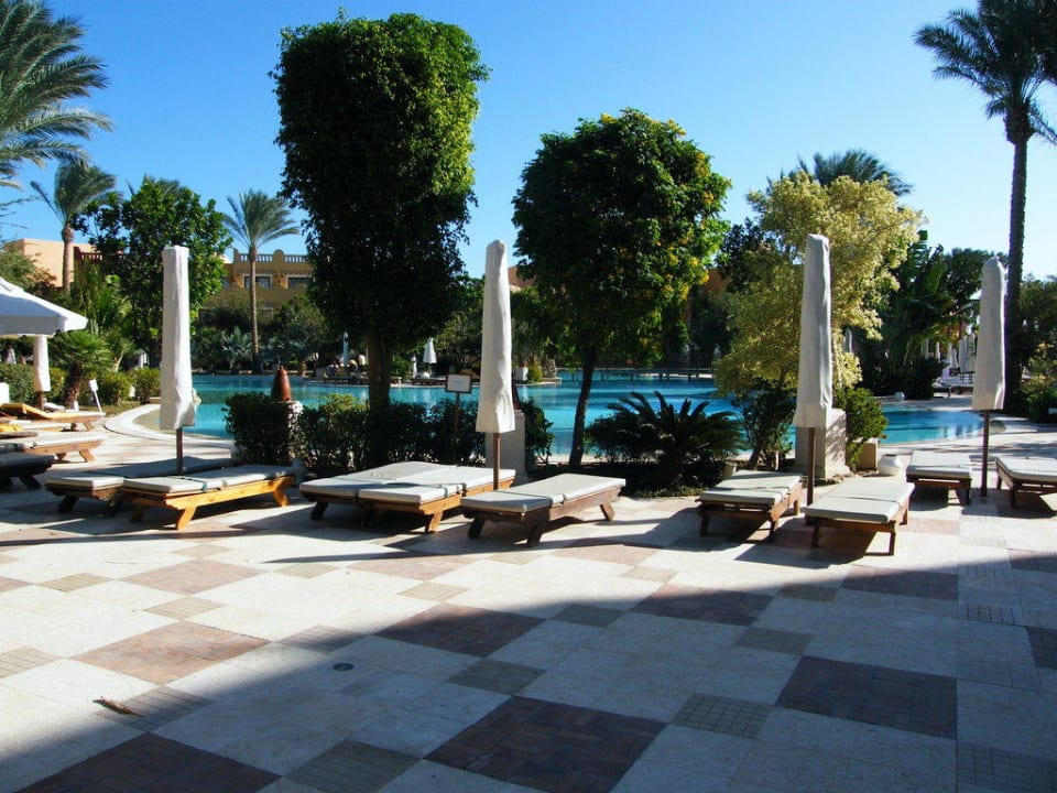 Poolliegen ... und keine einzige war reserviert! Makadi Palace