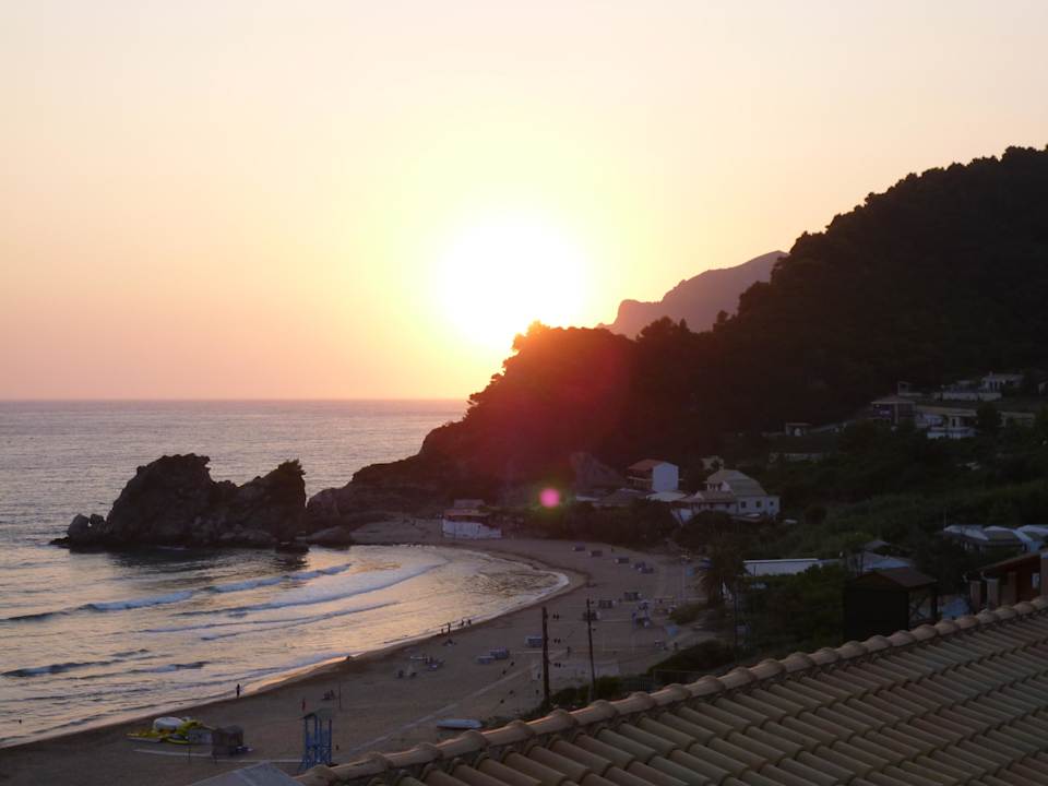 Blick von Rezeptionsterrasse Pelekas Monastery (Im Umbau/Renovierung)