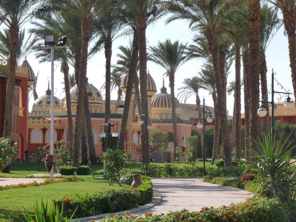 Вид на территории отеля Pickalbatros Alf Leila Wa Leila Resort - Neverland Hurghada