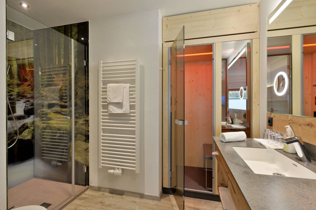 Deluxe Badezimmer mit Infrarotkabine Apartments Alpinschlössl Mayrhofen im Zillertal