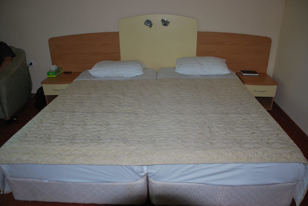 Duże wygodne łóżko Hotel Diamond