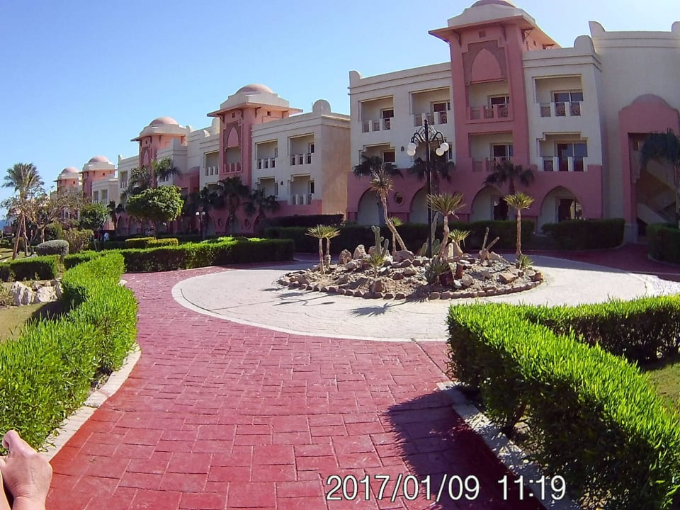 Wege zum Zimmern und Strand Serenity Alpha Beach