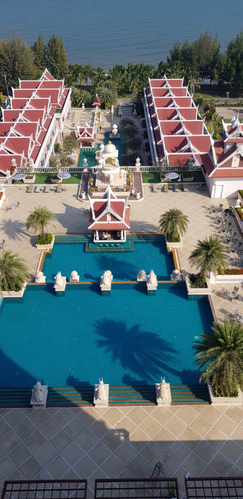 Pool Hotel Grand Pacific Sovereign Resort & Spa