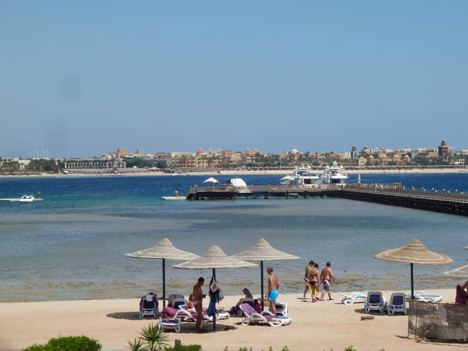 Blick auf Strand & Steg Cleopatra Luxury Resort Makadi Bay