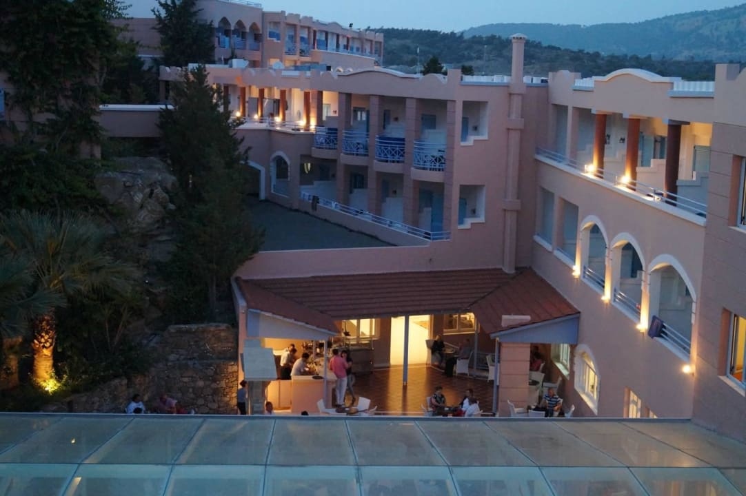 Jeden z barów Mitsis Rodos Village