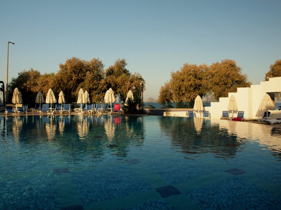 Basen z widokiem na morze Solana by Yelken