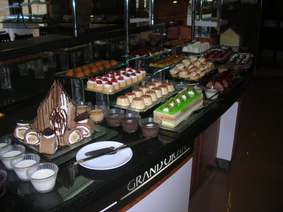 Lecker Kuchenbüffet Hotel Grand Okan
