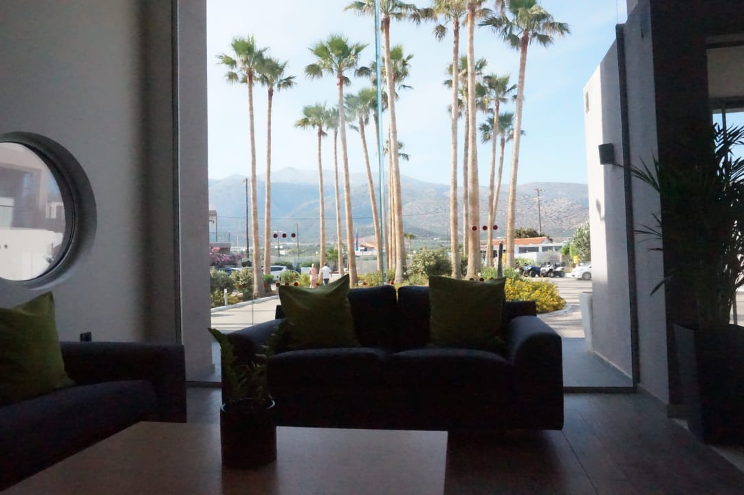 Nette Sitzgelegenheit allsun Hotel Carolina Mare