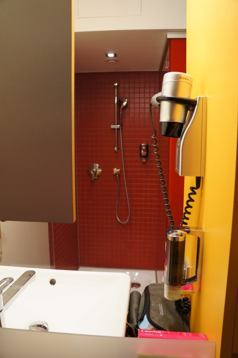 Badezimmernische ibis Styles Hotel Berlin Mitte