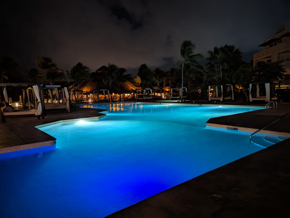 Pool Akumal Bay Beach & Wellness Resort