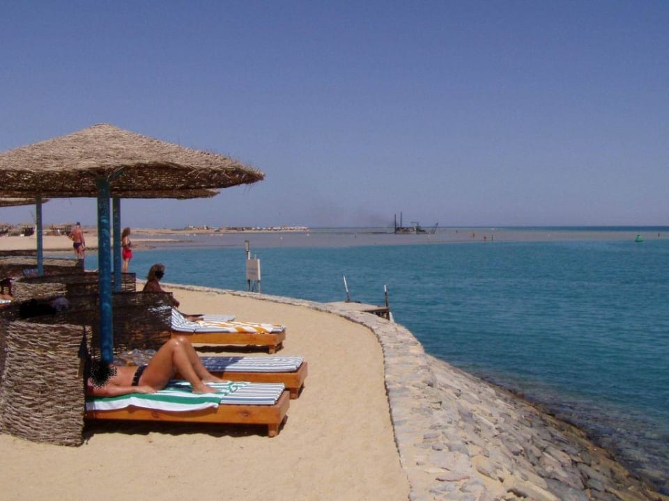 ACHTUNG: Strand des Hotels Hotel Three Corners Ocean View prestige - Adults only