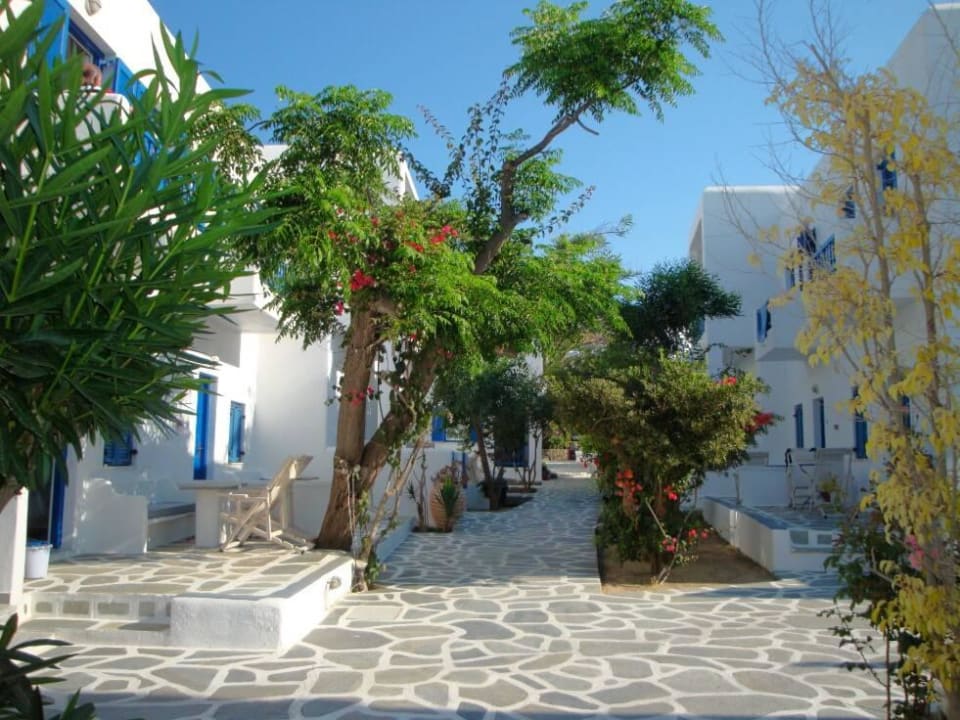 Weg zu den Zimmern Hotel Acrogiali