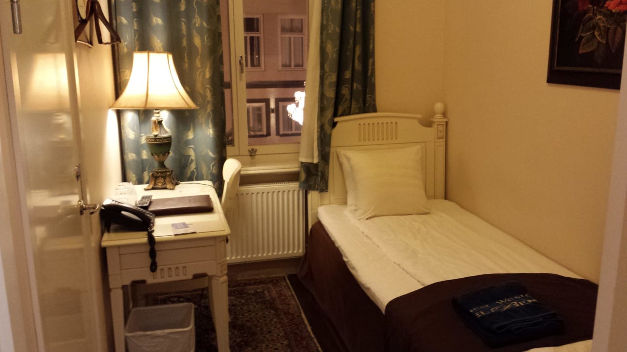 Winzig. Hier das komplette Zimmer Best Western Hotel Bentleys