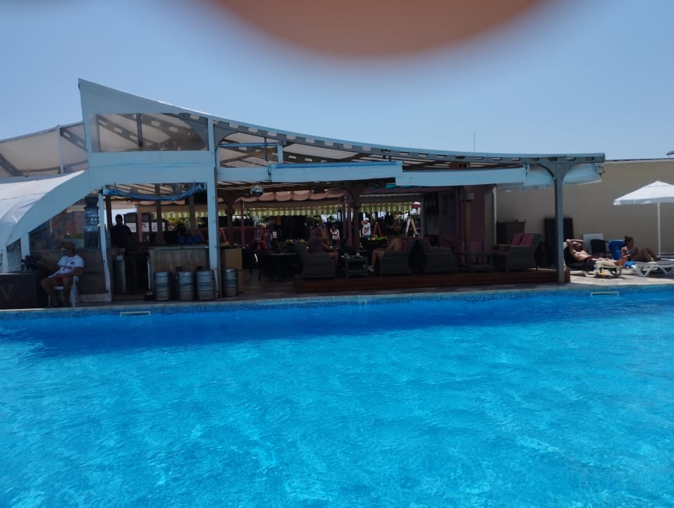 Pool Hotel Glarus Beach