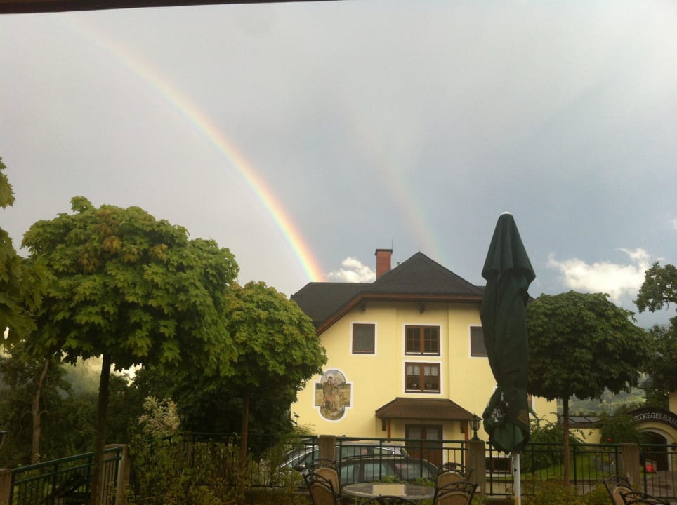 Selbst tolle Regenbogen zaubert das Team  Hotel Pension Reisslerhof