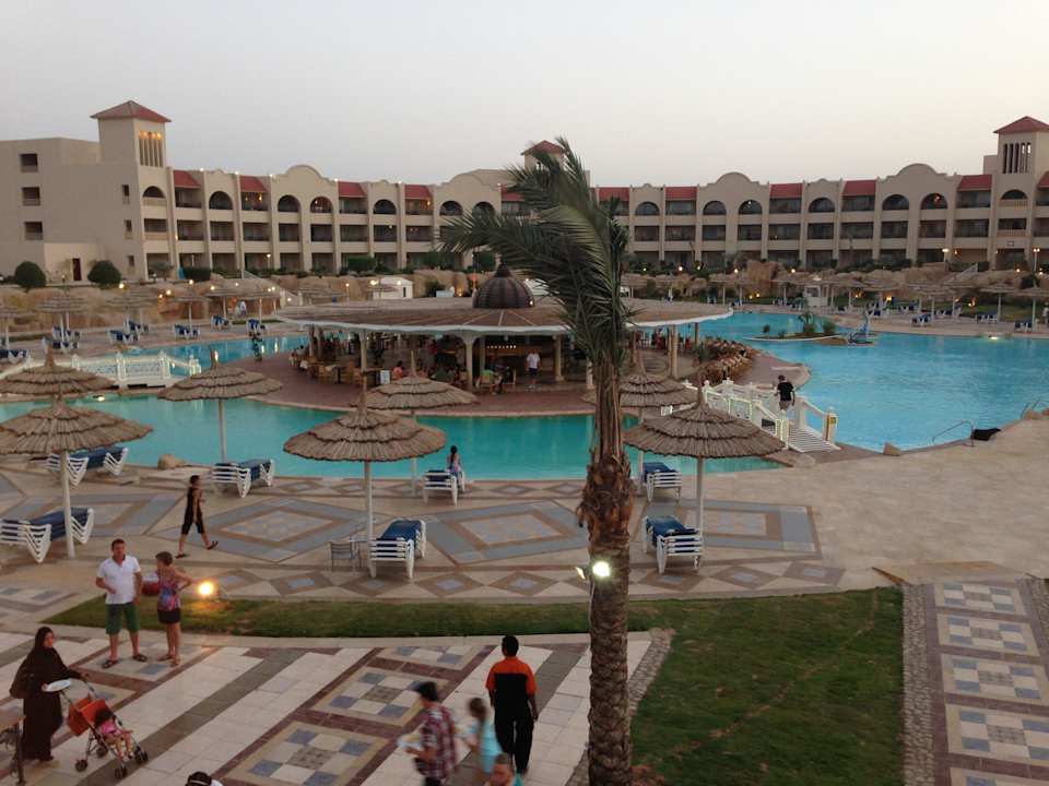 Główny basen Tirana Aqua Park Resort