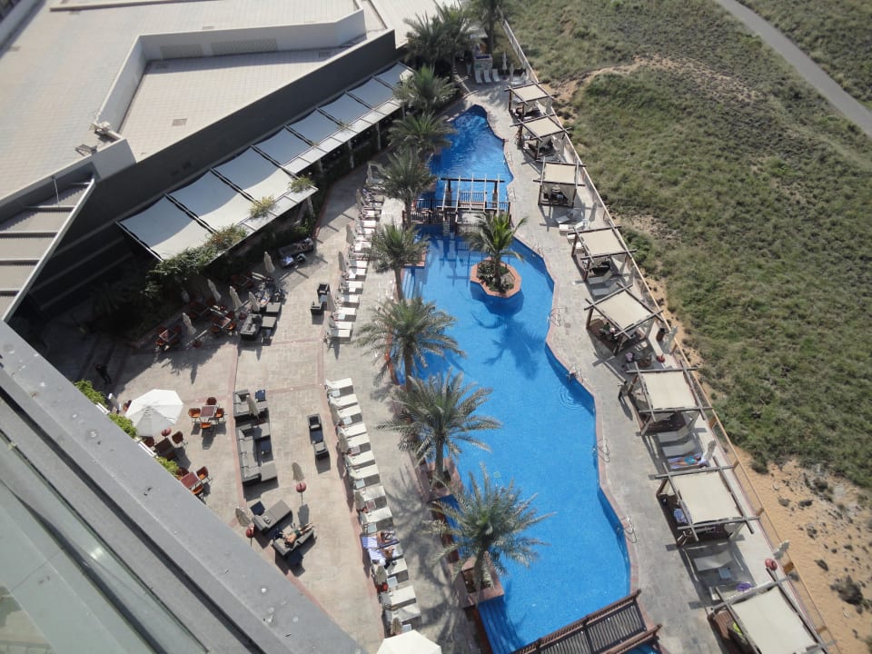 Vom Zimmer zum Pool Hotel Radisson Blu Abu Dhabi Yas Island