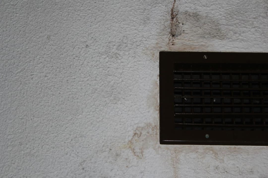 Schimmelbefall über Klimaanlage Hotel Cinnamon Citadel Kandy