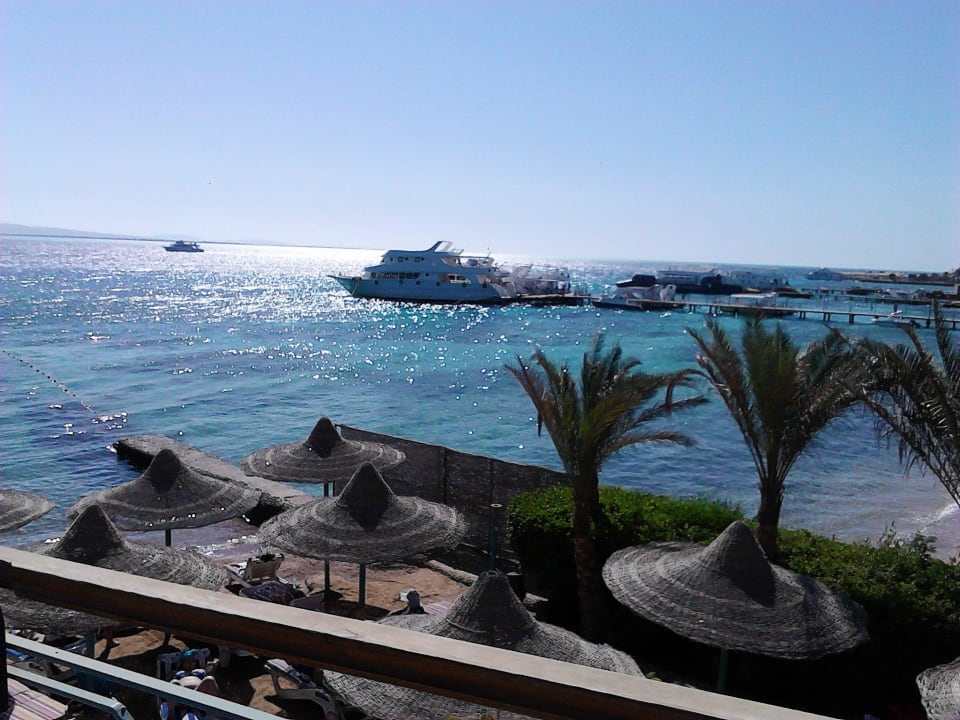 Ausblick von der Sonnenterrasse am Strand Bella Vista Resort Hurghada