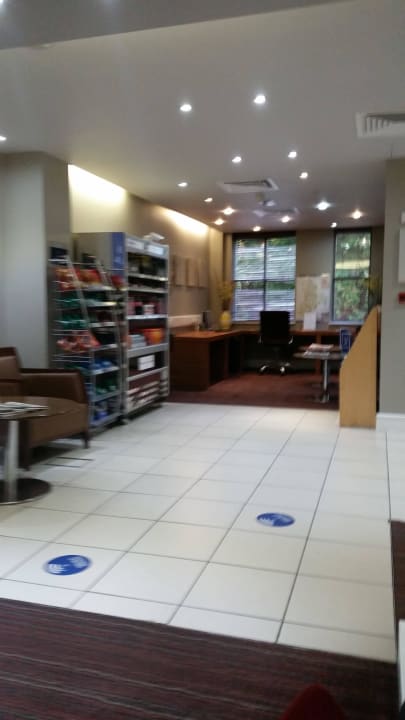 Computer und Snacks Holiday Inn Express London Croydon