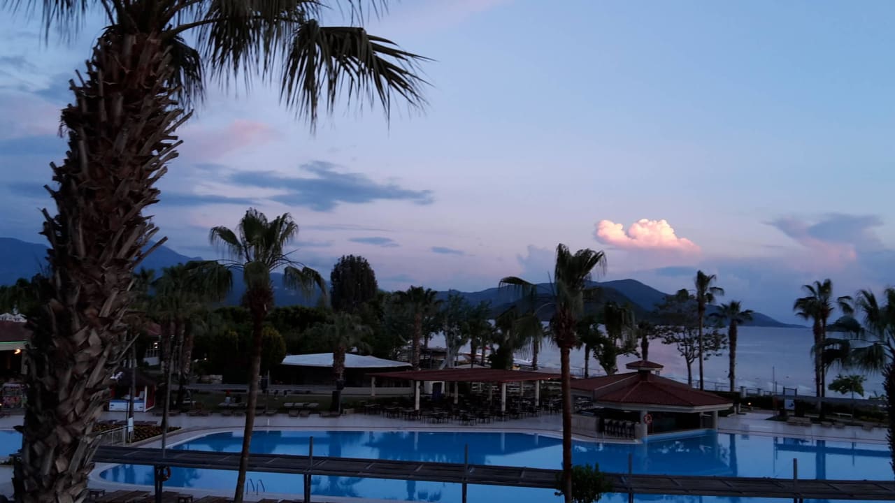 Pool im Abendlicht Club Tuana Fethiye