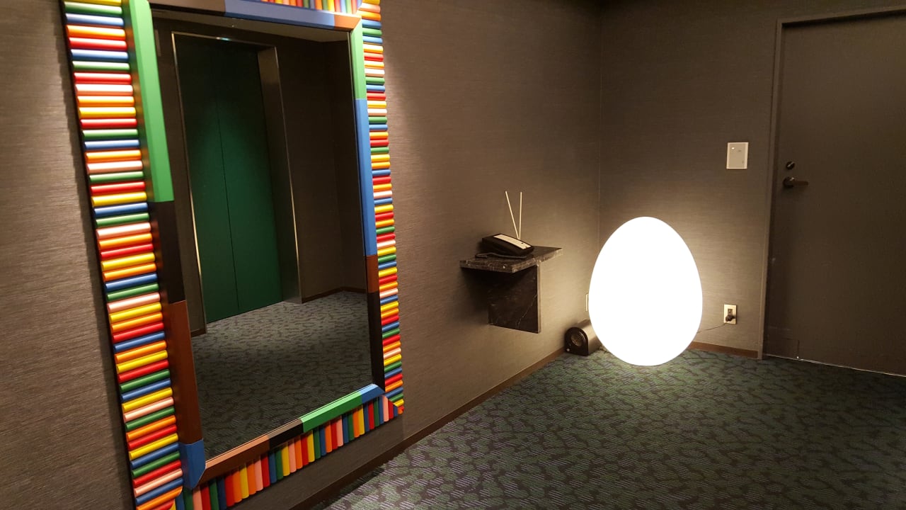 Lichtinstallation auf der Zimmeretage beim Lift The Gate Hotel Kaminarimon by Hulic