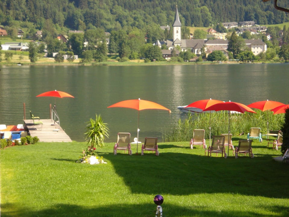 Strand ist bestückt mit Sonnenschirmen und Liegen! Seehaus Kärnten Inn